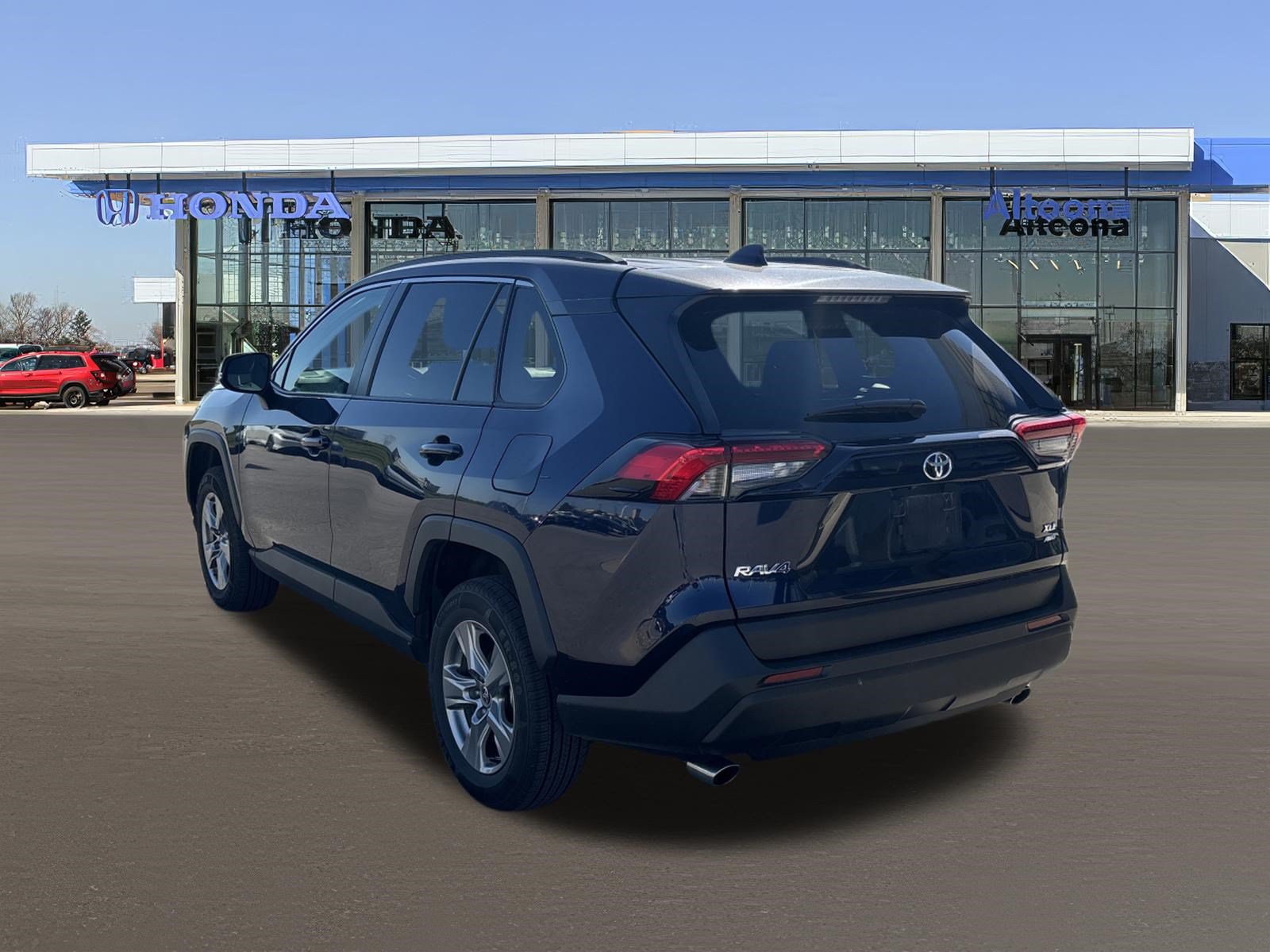 Used 2025 Toyota RAV4 XLE AWD/4WD image 3