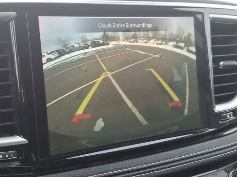 Used 2024 Chrysler Pacifica Select image 21