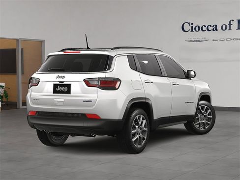 New 2024 Jeep Compass Latitude w/ Sun and Sound Group image 5