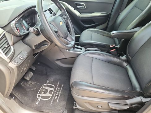 Used 2021 Chevrolet Trax LT AWD/4WD image 10