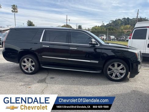 Used 2019 Cadillac Escalade ESV Luxury image 8