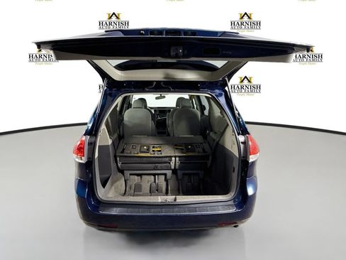 Used 2011 Toyota Sienna LE w/ Towing Pkg AWD/4WD image 26