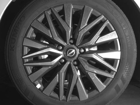 Used 2025 Nissan Altima 2.5 SV image 12