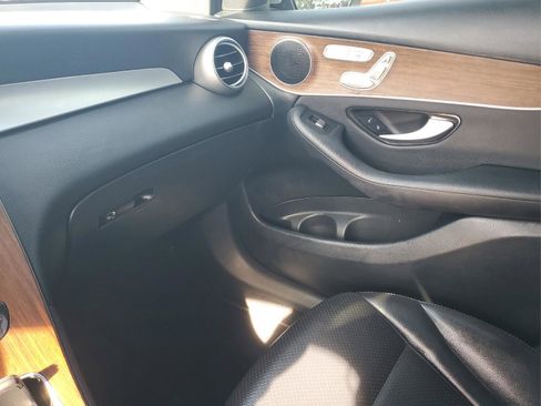 Used 2020 Mercedes-Benz GLC 300 4MATIC image 20