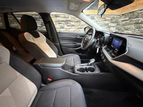 Used 2024 Chevrolet Trax LS FWD image 16
