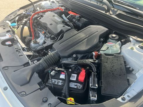 Used 2019 Honda Accord EX image 12