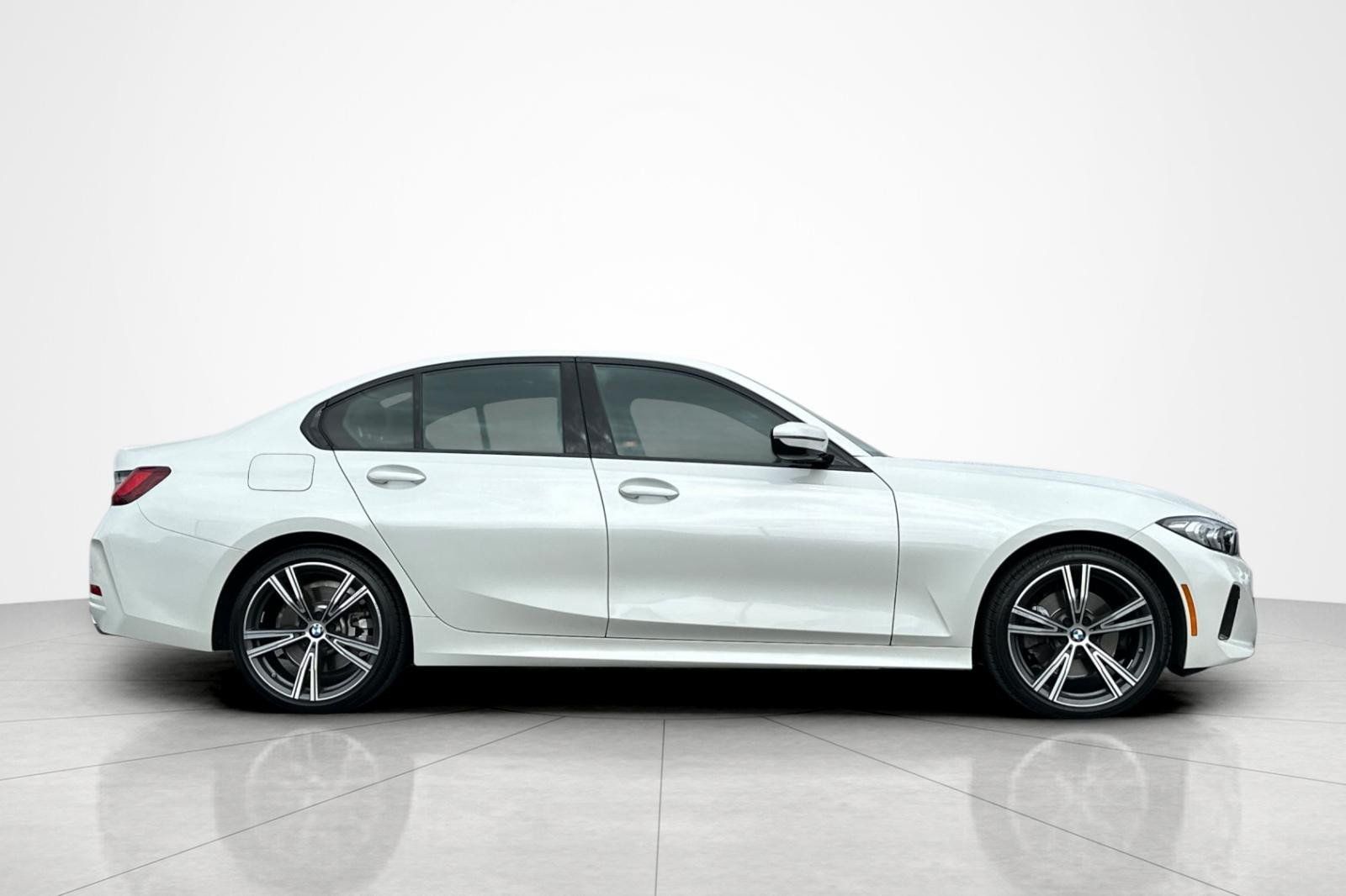 Used 2023 BMW 330i Sedan w/ Driving Assistance Package RWD image 6