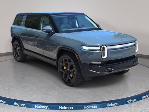 Used 2025 Rivian R1S Premium AWD/4WD image 4