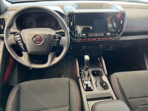 Used 2025 Nissan Frontier PRO-4X image 3