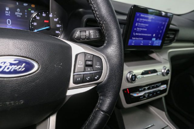 Used 2023 Ford Explorer XLT AWD/4WD image 31