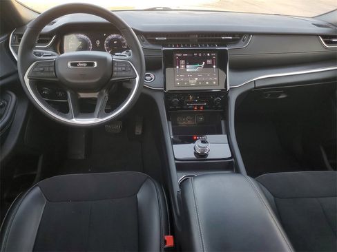 Used 2024 Jeep Grand Cherokee Altitude image 28