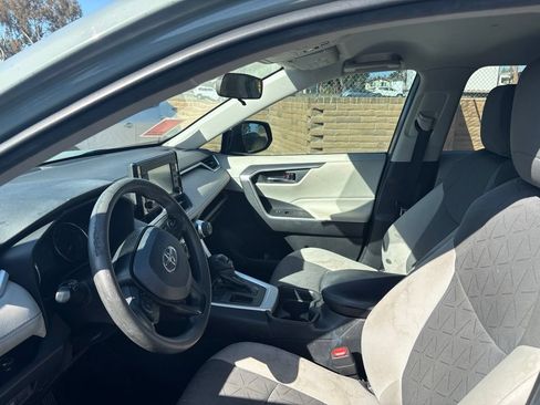 Used 2020 Toyota RAV4 XLE FWD image 12