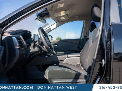 Used 2023 Nissan Rogue SV image 3