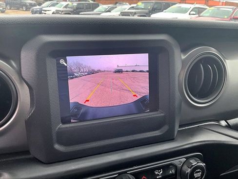 Used 2021 Jeep Gladiator Sport image 17