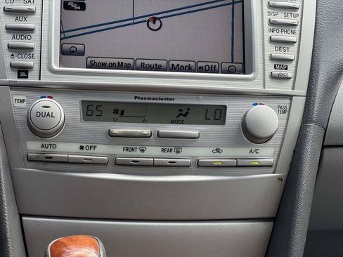 Used 2011 Toyota Camry XLE w/ SE/XLE Extra-Value Pkg FWD image 5