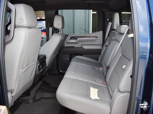 Used 2023 GMC Sierra 1500 SLT w/ SLT Convenience Package AWD/4WD image 6