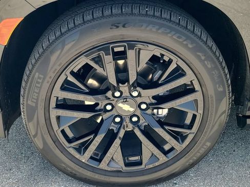 Used 2024 Chevrolet Suburban High Country AWD/4WD image 7