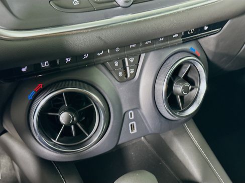 Used 2025 Chevrolet Blazer LT FWD image 22