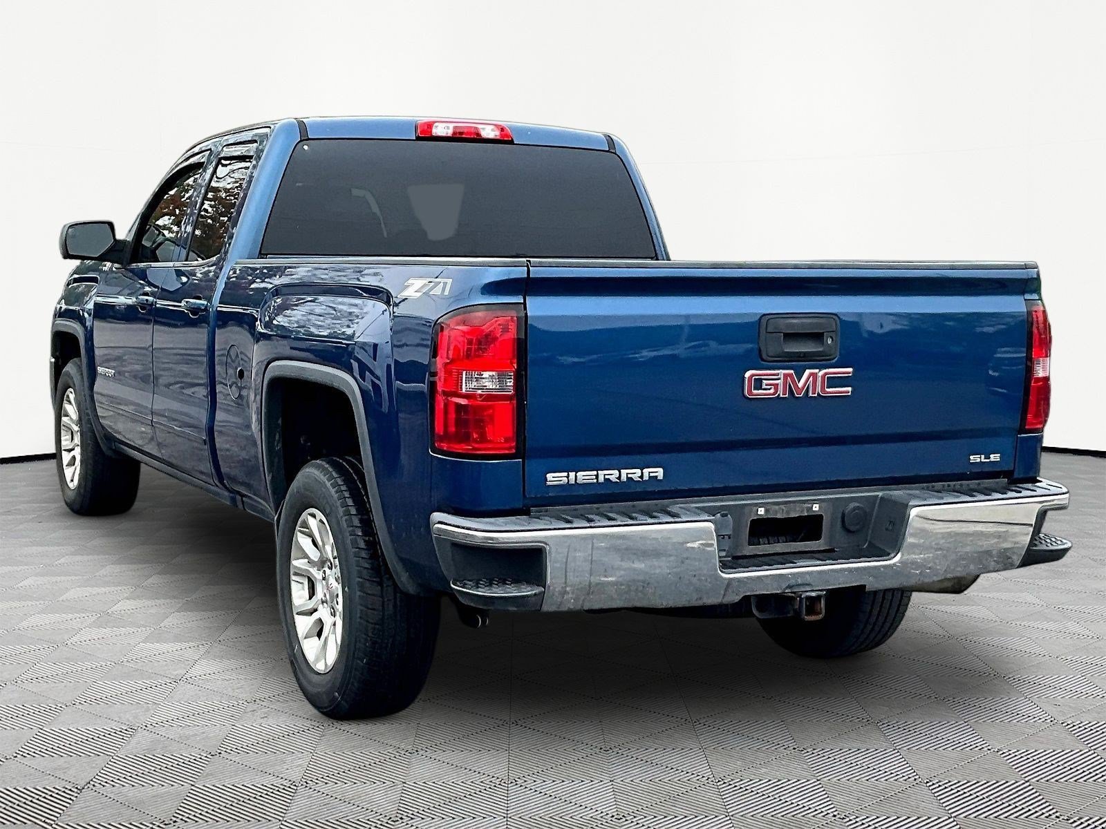 Used 2017 GMC Sierra 1500 SLE w/ SLE Value Package AWD/4WD image 4