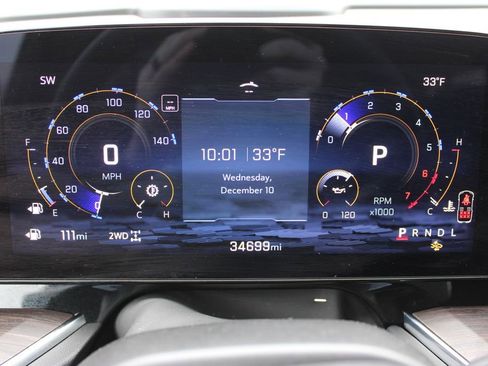 Used 2025 Chevrolet Suburban Z71 image 12