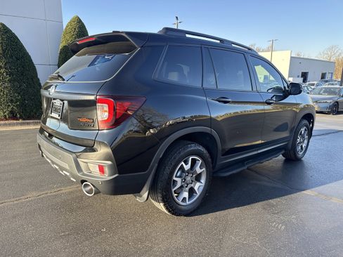 Used 2023 Honda Passport TrailSport image 4