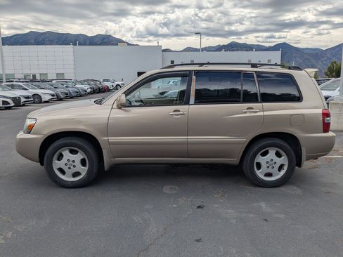 Used 2007 Toyota Highlander 4WD V6 w/ 3rd Row image 9