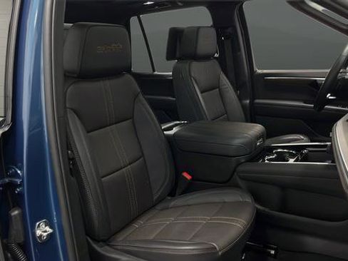 Used 2025 Chevrolet Tahoe High Country AWD/4WD image 23