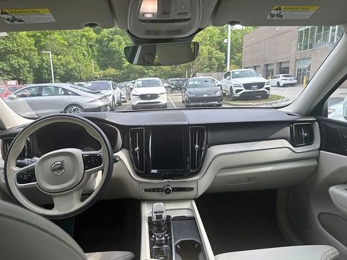 Used 2022 Volvo XC60 B5 Inscription w/ Advanced Package FWD image 12