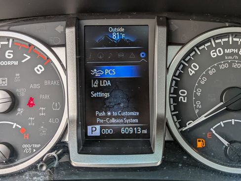 Used 2022 Toyota Tacoma Limited image 39