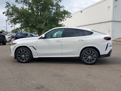 Used 2022 BMW X6 xDrive40i w/ M Sport Package AWD/4WD image 2