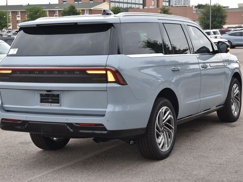 New 2026 Lincoln Navigator Reserve AWD/4WD image 7
