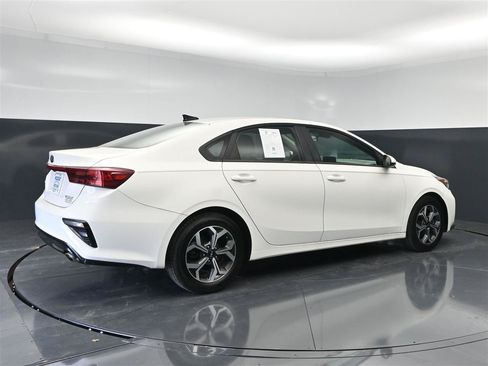 Used 2019 Kia Forte LXS FWD image 5