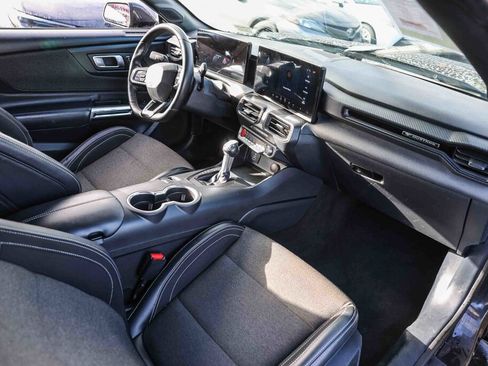 Used 2024 Ford Mustang Convertible image 3