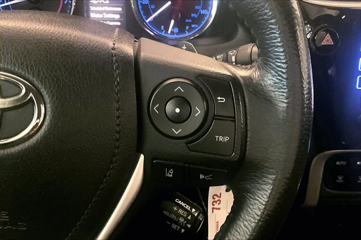 Used 2018 Toyota Corolla SE w/ Carpet Mat Package (TMS) FWD image 23