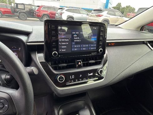 Used 2022 Toyota Corolla LE FWD image 5