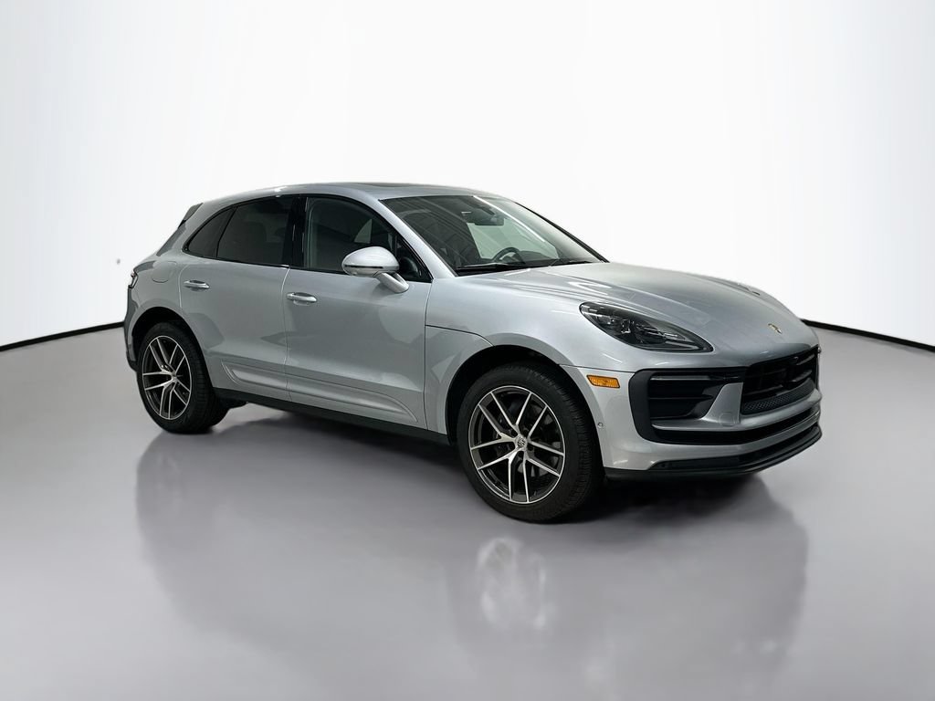 Certified 2025 Porsche Macan AWD/4WD image 7