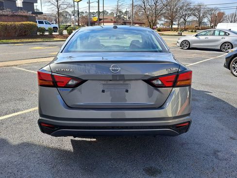 Used 2024 Nissan Altima 2.5 SV image 5
