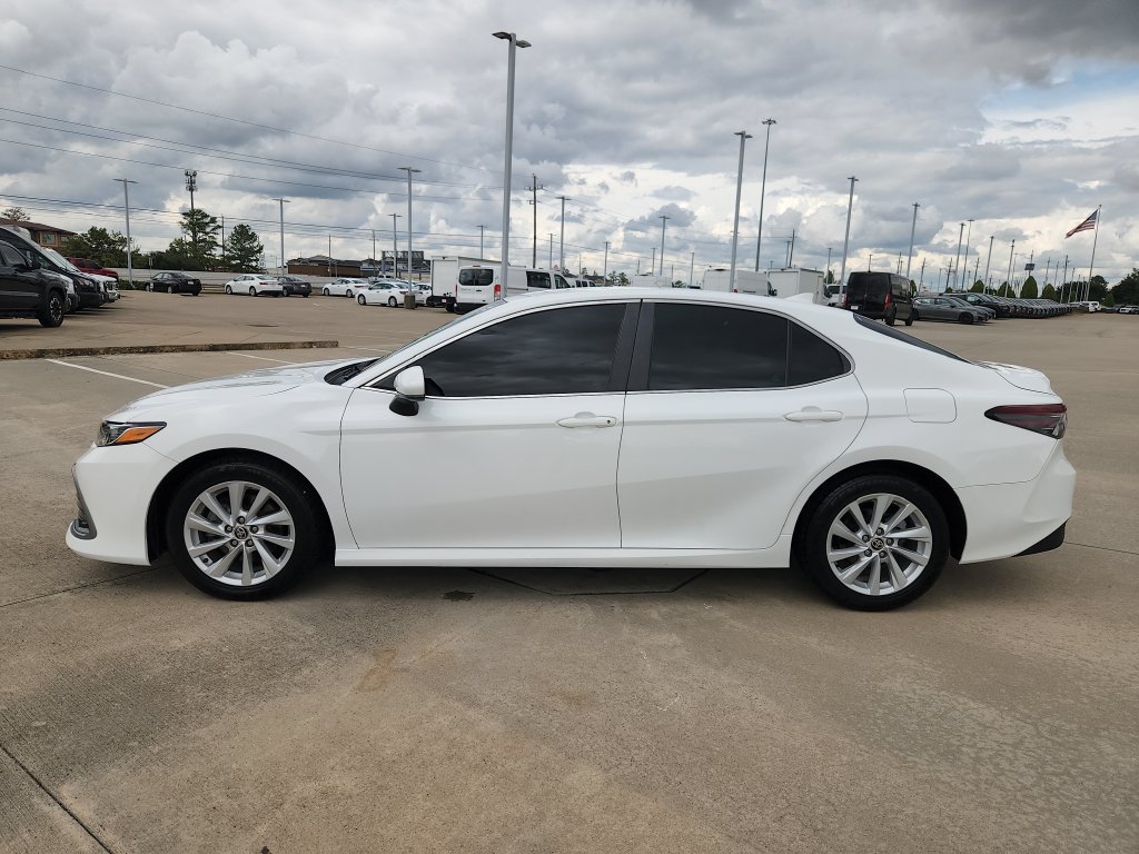 Used 2021 Toyota Camry LE FWD image 8