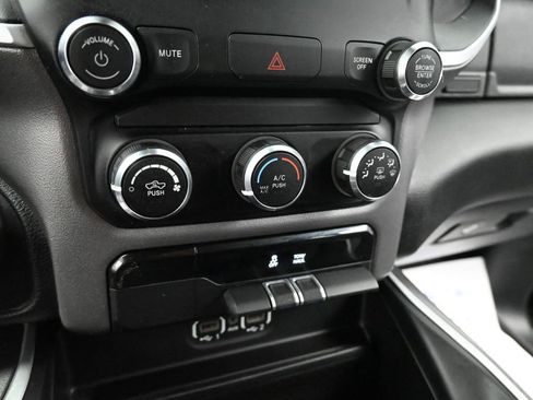 Used 2020 RAM 1500 Big Horn AWD/4WD image 36