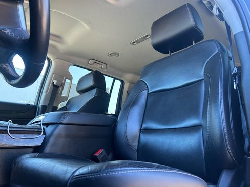 Used 2018 Chevrolet Suburban LT image 12