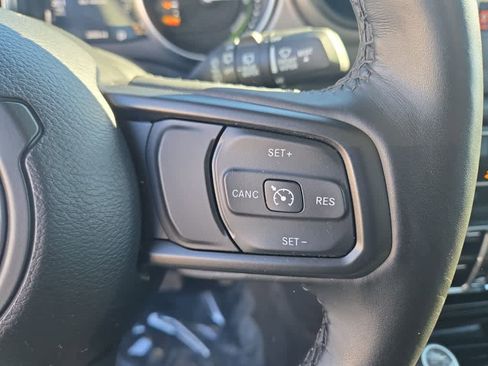 Used 2023 Jeep Wrangler Unlimited w/ Cold Weather Group image 15