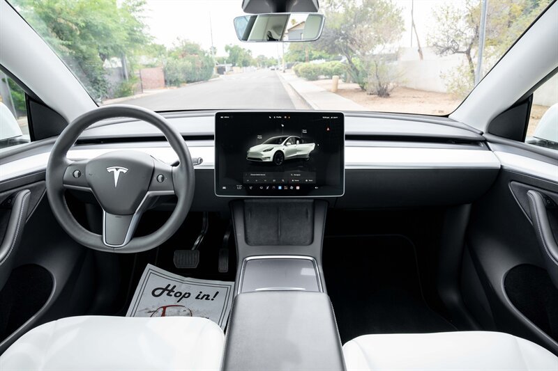 Used 2022 Tesla Model Y Long Range AWD/4WD image 16