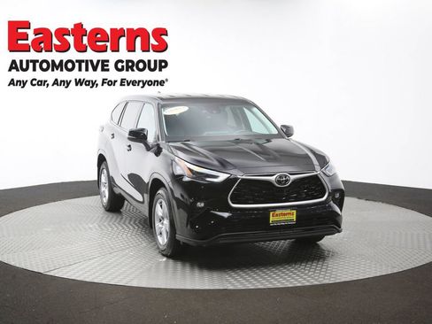 Used 2022 Toyota Highlander LE AWD/4WD image 53