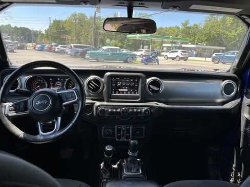 Used 2018 Jeep Wrangler Unlimited Sahara w/ Cold Weather Group AWD/4WD image 34