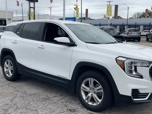 Used 2024 GMC Terrain SLE image 24
