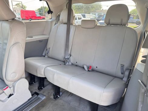 Used 2013 Toyota Sienna XLE w/ Entertainment Pkg FWD image 17