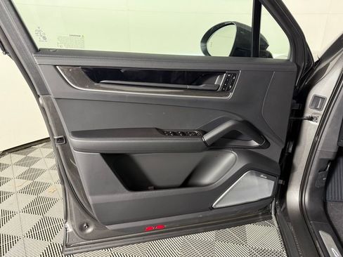 New 2026 Porsche Cayenne Turbo AWD/4WD image 24