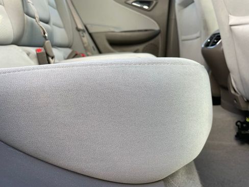 Used 2021 Chevrolet Malibu LT image 34