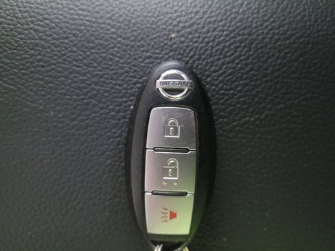 Used 2017 Nissan Titan SV RWD image 32