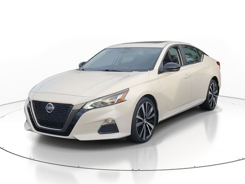 Used 2020 Nissan Altima 2.5 SR w/ Premium Package image 2